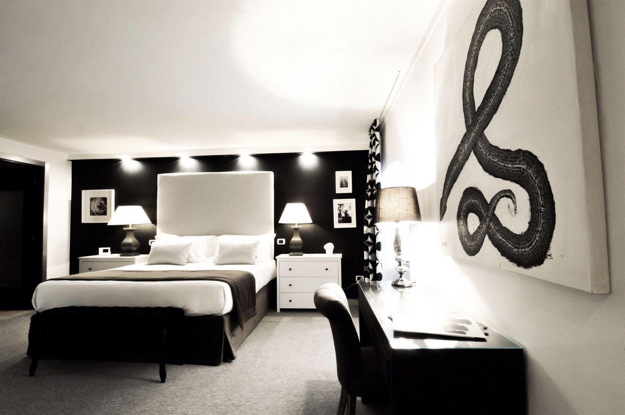 Bed and Breakfast The Royals Experience Nápoles Exterior foto