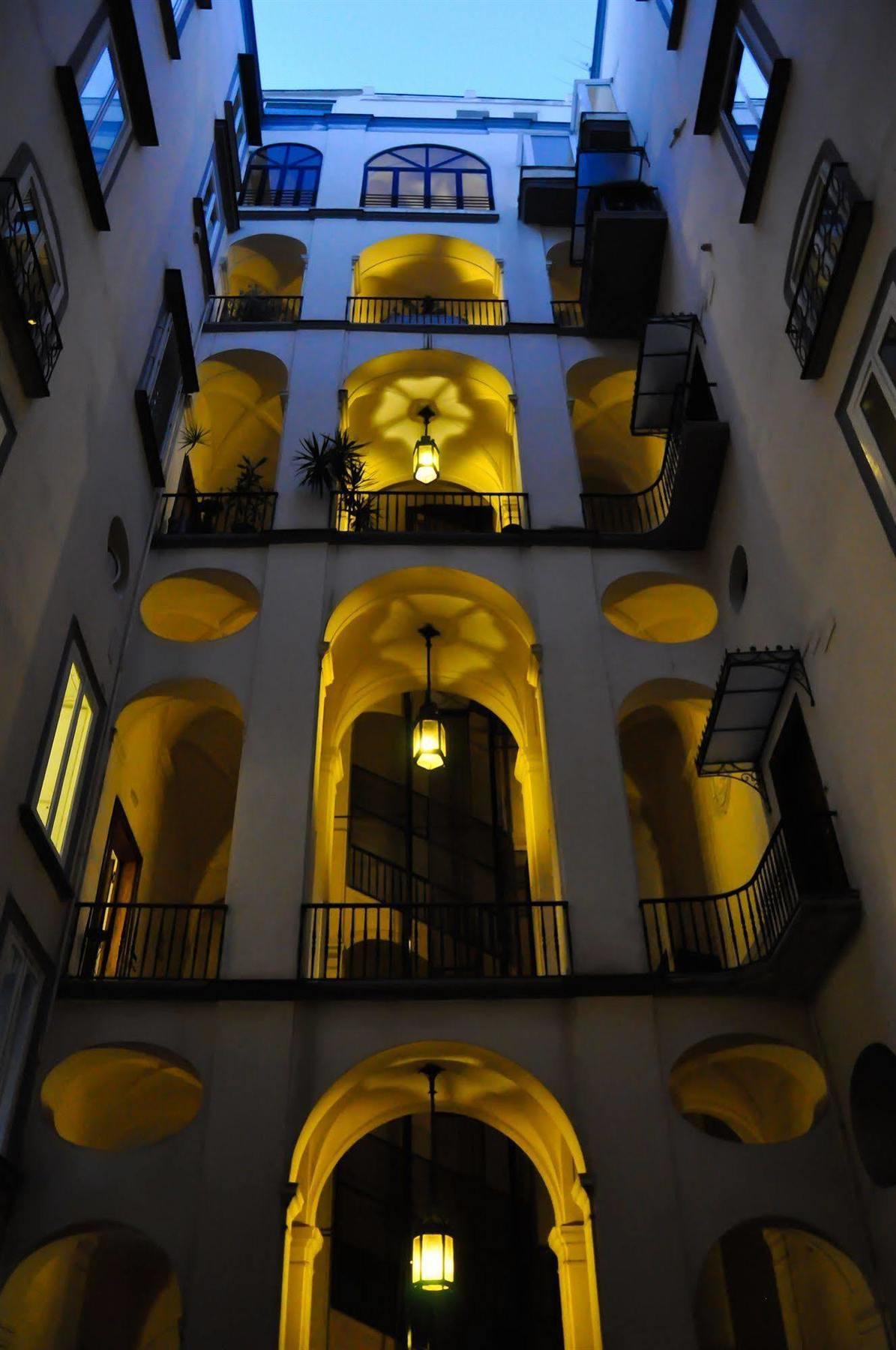 Bed and Breakfast The Royals Experience Nápoles Exterior foto